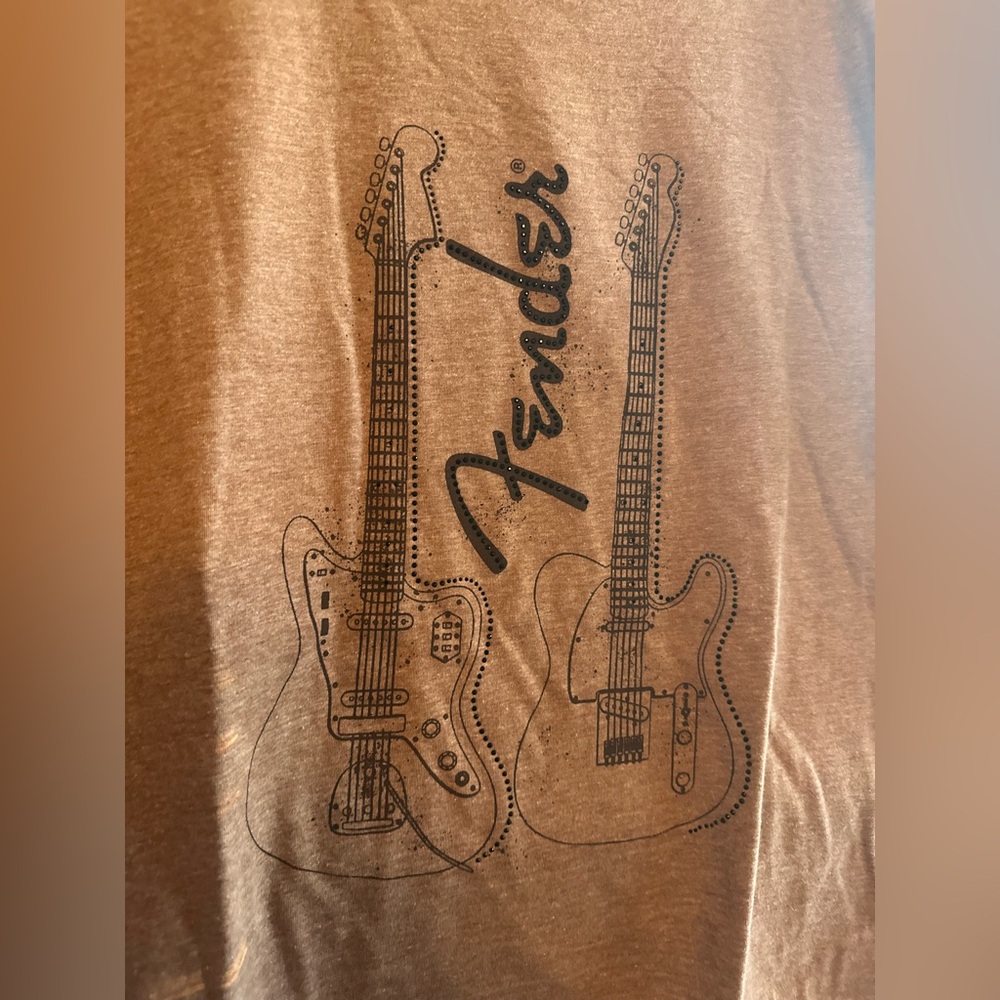 A86 NWT Maurice’s |  Fender Heathered Mauve Graphic Tee - Picture 2 of 6
